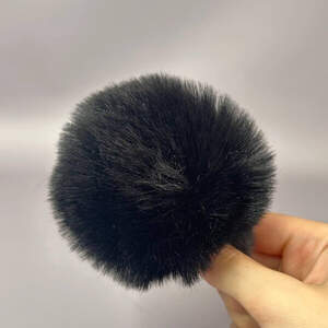 Помпоны из эко-меха окрашенный 9 см - черный Помпоны из эко-меха окрашенный 9 см - черный