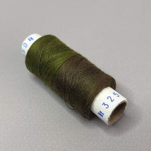 325/090 Нитки в катушках 40/2 , половинки (катушка 2х75м)