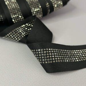 Лампасная тесьма трикотажная 3 см - черная со стразами графит Лампасная тесьма трикотажная 3 см - черная со стразами графит