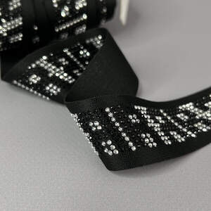 Лампасная тесьма трикотажная 3 см - черная со стразами серебро, узоры Лампасная тесьма трикотажная 3 см - черная со стразами серебро, узоры