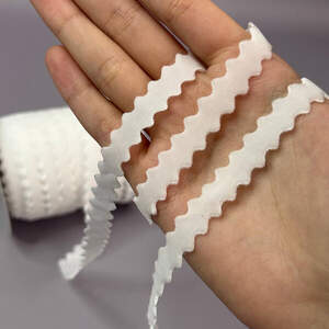 Бархатная лента зиг-заг 1см - белый (#01) Бархатная лента зиг-заг 1см - белый (#01)