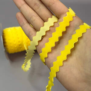 Бархатная лента зиг-заг 1см - желтый (#18) Бархатная лента зиг-заг 1см - желтый (#18)