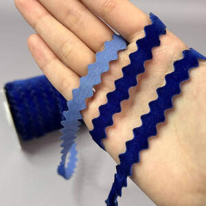 Бархатная лента зиг-заг 1см - синий (#51) Бархатная лента зиг-заг 1см - синий (#51)
