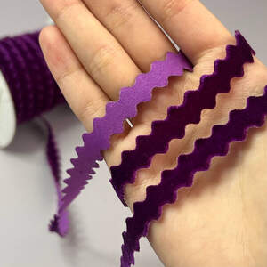 Бархатная лента зиг-заг 1см - фиолетовый (#58) Бархатная лента зиг-заг 1см - фиолетовый (#58)