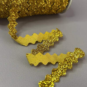 Бархатная лента зиг-заг с люрексом 1см - золотая (#02) Бархатная лента зиг-заг с люрексом 1см - золотая (#02)