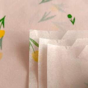 Упаковочная бумага тишью 50х70 см, 28 листов - тюльпаны