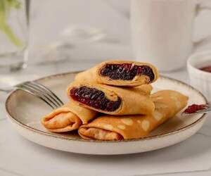 Млинці з вишнею та маком