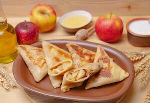 Млинці з яблуками