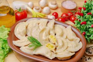 Вареники з картоплею, кропом та вершковим маслом