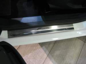 Накладки на пороги Ford FIESTA VI Накладки на пороги Ford FIESTA VI