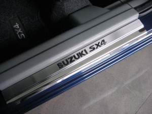 Накладки на пороги Suzuki SX-4 Накладки на пороги Suzuki SX-4