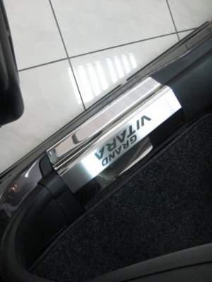 Накладки на пороги Suzuki GRAND VITARA II (3-х дверная) Накладки на пороги Suzuki GRAND VITARA II (3-х дверная)