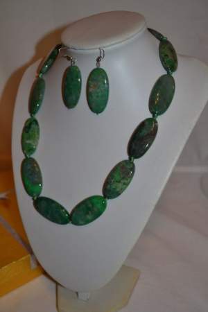 Украшение из хризопраза (комплект)