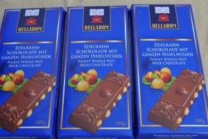 Шоколад Германский-BELLAROM-молочный с цельным орехом 200g. Шоколад Германский-BELLAROM-молочный с цельным орехом 200g.