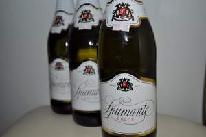 Spumante dolce-газированное вино из Италии Spumante dolce-газированное вино из Италии