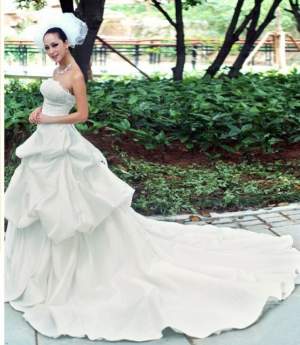 Flowers Embroidered Pleated Backless Wedding Dress White Flowers Embroidered Pleated Backless Wedding Dress White
