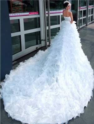Charming Lace Strapless Tailing Wedding Dress White Charming Lace Strapless Tailing Wedding Dress White