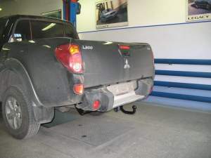 Фаркоп MITSUBISHI L200 пластик, бампер 2006 г. Фаркоп MITSUBISHI L200 пластик, бампер 2006 г.