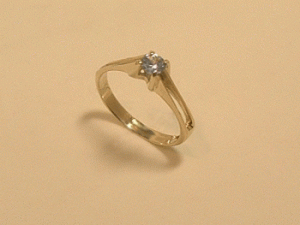 Золотое кольцо с бриллиантом Золотое кольцо с бриллиантом