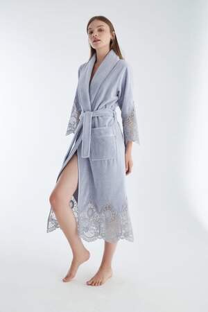 Велюровий жіночий халат з мереживом Nusa 4095