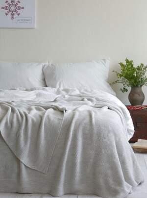 Покрывало на кровать LA MODNO Corn natural linen 170х240 Покрывало на кровать LA MODNO Corn natural linen 170х240